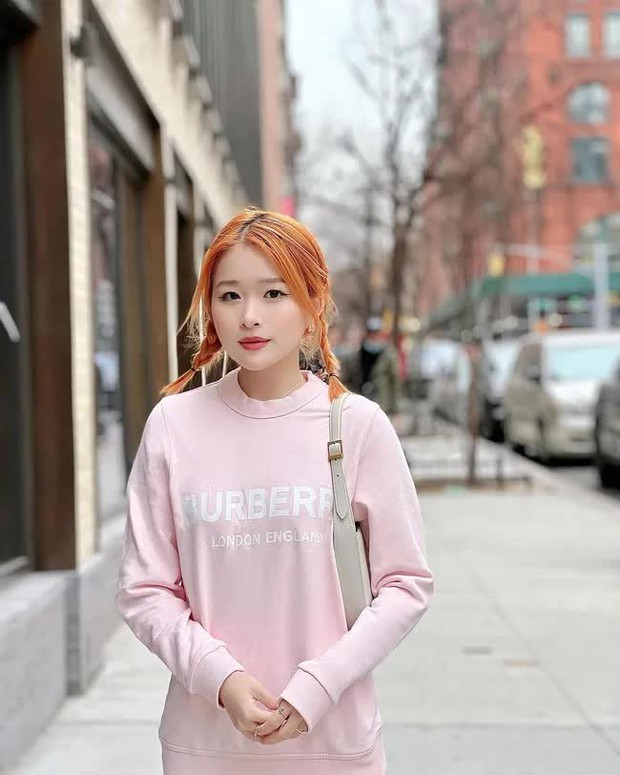 Mua đồ hiệu đã thường, vợ quốc dân Chao khẳng định đẳng cấp tiêu tiền khi sang Mỹ ăn bún đậu mắm tôm - Ảnh 1. Mua đồ hiệu đã thường, vợ quốc dân Chao khẳng định đẳng cấp tiêu tiền khi sang Mỹ ăn bún đậu mắm tôm - Ảnh 1.