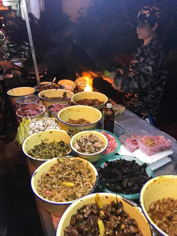Bị công ty sa thải, người phụ nữ đẩy xe bán cơm rang trên phố: Sau 1 năm dắt túi gần 2 tỷ, tậu chung cư cao cấp - Ảnh 2. Bị công ty sa thải, người phụ nữ đẩy xe bán cơm rang trên phố: Sau 1 năm dắt túi gần 2 tỷ, tậu chung cư cao cấp - Ảnh 2.