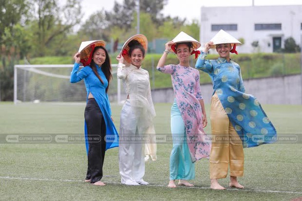 Huỳnh Như tặng quà cho đồng đội, áo dài Việt Nam bay trong gió tại trời Âu - Ảnh 2.