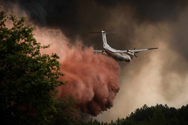 Cháy hơn 930 ha rừng ở Pháp, hàng trăm người phải sơ tán - Ảnh 1.