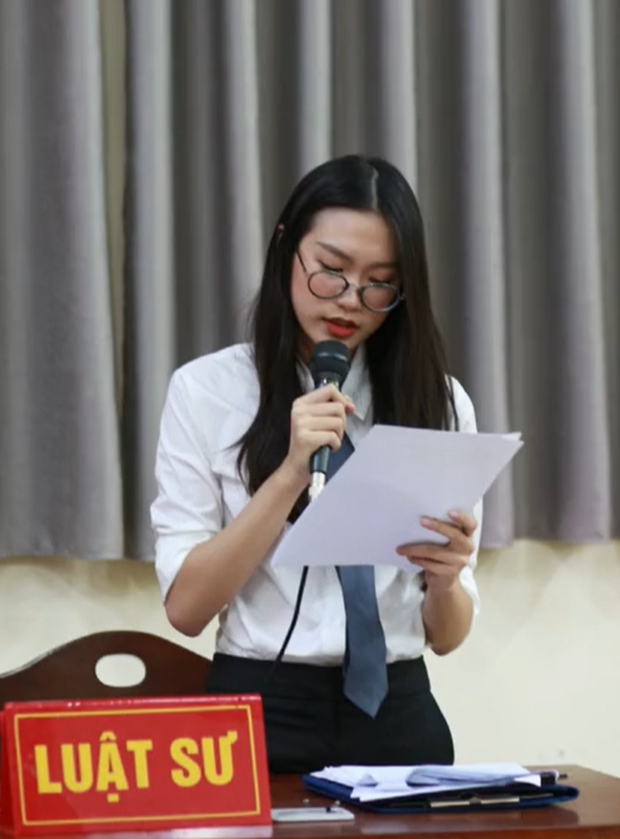 Bạn gái Văn Hậu diện đồ công sở ra dáng luật sư tương lai: Thanh lịch, tri thức nổi bật nhất dàn WAG Việt - Ảnh 1. Bạn gái Văn Hậu diện đồ công sở ra dáng luật sư tương lai: Thanh lịch, tri thức nổi bật nhất dàn WAG Việt - Ảnh 1.