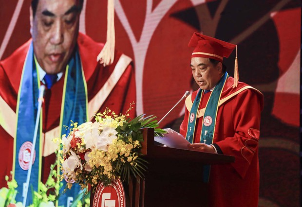 Toàn cảnh lễ trao bằng tốt nghiệp tại ngôi trường được mệnh danh Harvard của Việt Nam - Ảnh 3.