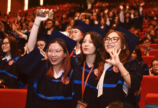 Toàn cảnh lễ trao bằng tốt nghiệp tại ngôi trường được mệnh danh Harvard của Việt Nam - Ảnh 10.