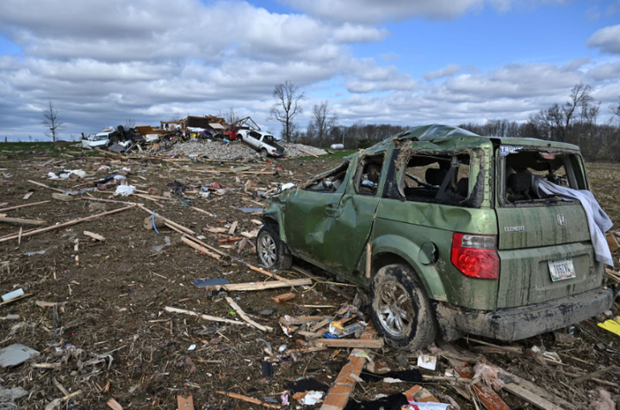 Cảnh hoang tàn sau khi cơn bão quét qua Mỹ khiến hàng chục người thương vong - Ảnh 6.
