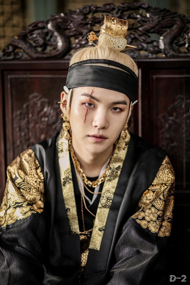 MV solo của Suga (BTS) như một thước phim điện ảnh: Hình ảnh gai góc, nhạc chất nhưng liệu có vượt được sản phẩm trước? - Ảnh 8. MV solo của Suga (BTS) như một thước phim điện ảnh: Hình ảnh gai góc, nhạc chất nhưng liệu có vượt được sản phẩm trước? - Ảnh 8.