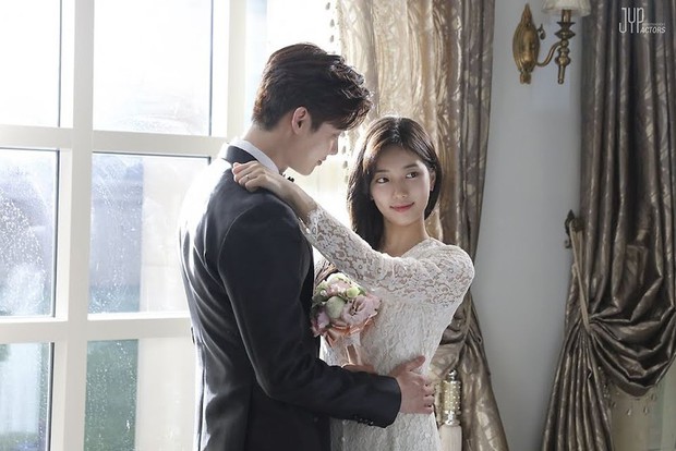 Những bộ váy cưới đẹp nhất mọi thời đại trong phim Hàn Quốc - Ảnh 17.