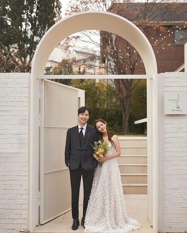 Những bộ váy cưới đẹp nhất mọi thời đại trong phim Hàn Quốc - Ảnh 13.