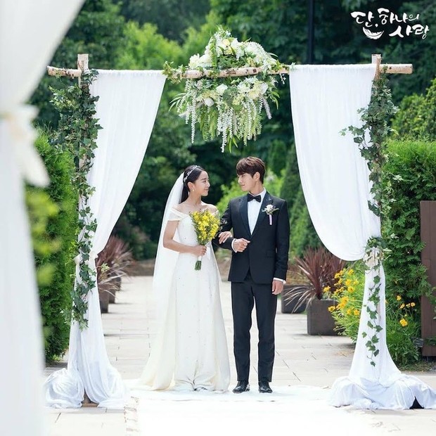Những bộ váy cưới đẹp nhất mọi thời đại trong phim Hàn Quốc - Ảnh 12.