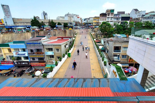 Cận cảnh khung sắt phá nát cầu Hồng Kông ở Đà Lạt - Ảnh 2. Cận cảnh khung sắt phá nát cầu Hồng Kông ở Đà Lạt - Ảnh 2.