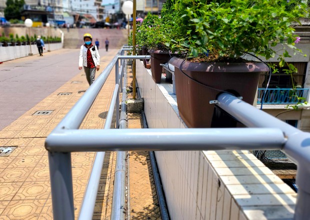 Cận cảnh khung sắt phá nát cầu Hồng Kông ở Đà Lạt - Ảnh 9. Cận cảnh khung sắt phá nát cầu Hồng Kông ở Đà Lạt - Ảnh 9.