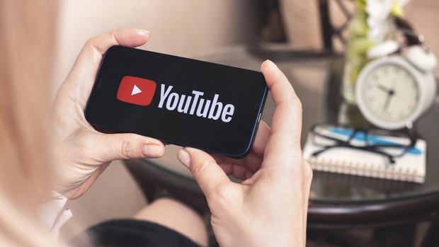 Người Việt kiếm 1.500 tỷ đồng từ YouTube, thu nhập chục tỷ chỉ nhờ ngồi nhà đăng video - Ảnh 1.