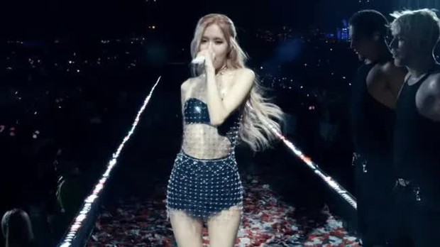 BLACKPINK đốt cháy sân khấu Coachella với diện mạo sexy: Jennie mặc áo cắt khoét lấp ló vòng 1, Rosé khoe trọn thân hình nuột nà - Ảnh 6.