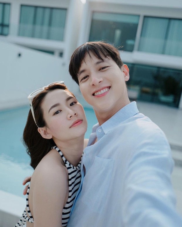 “Hoàng tử nụ cười” James Jirayu công khai ảnh thân mật bên bạn gái hơn 4 tuổi, nhan sắc nàng thành tâm điểm - Ảnh 3.