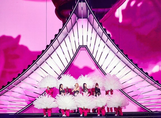 BLACKPINK có ca khúc phụ gây sốt toàn cầu nhờ Coachella: Người khen remix sáng tạo, người nói uỷ mị không hợp cá tính - Ảnh 6. BLACKPINK có ca khúc phụ gây sốt toàn cầu nhờ Coachella: Người khen remix sáng tạo, người nói uỷ mị không hợp cá tính - Ảnh 6.