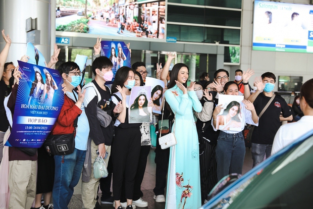 Miss Universe Thailand đến Việt Nam: Đọ sắc cùng Lê Âu Ngân Anh tại sân bay, ghi điểm với fan vì điều này - Ảnh 12.