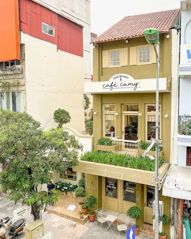 Màn lột xác của ngôi nhà cổ Hà Nội khiến người qua đường phải trầm trồ - Ảnh 1.