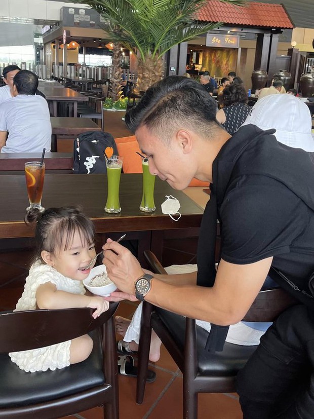 Cháu gái khen Quang Hải đẹp trai giống một người rất đặc biệt - Ảnh 3.
