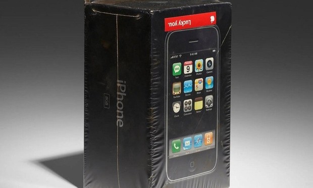 Một chiếc iPhone cổ lỗ sĩ vừa được bán gần 1 tỷ đồng - số tiền đủ để mua đứt 25 chiếc iPhone 14 Pro Max bản xịn nhất! - Ảnh 1.