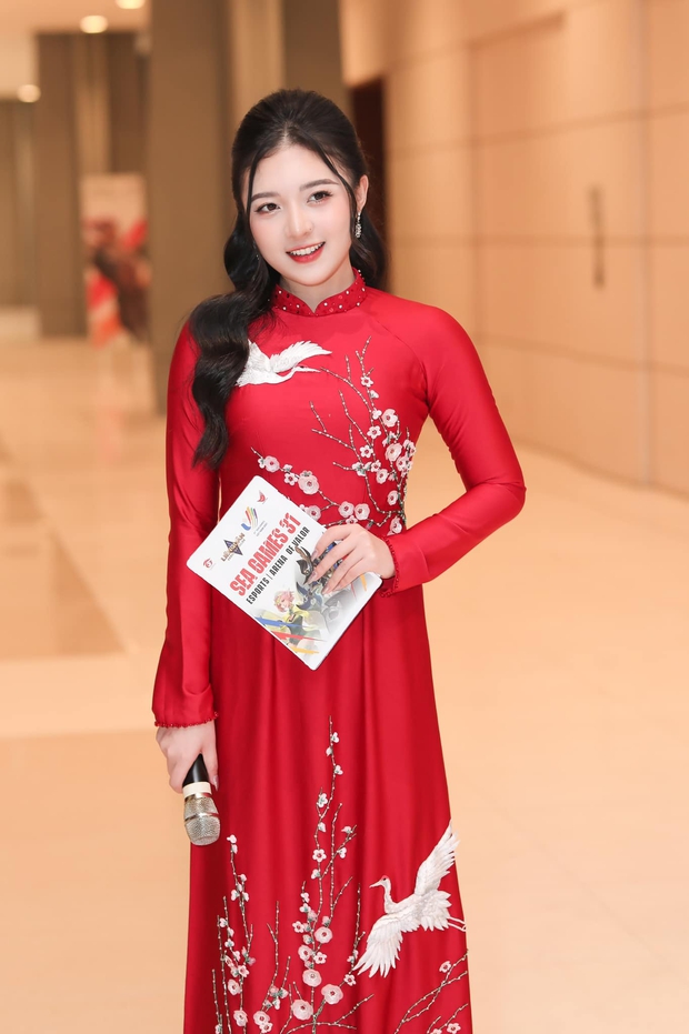 MC quốc dân Phương Thảo đã thay đổi như thế nào sau 4 năm gắn bó cùng Liên Quân Mobile? - Ảnh 10. MC quốc dân Phương Thảo đã thay đổi như thế nào sau 4 năm gắn bó cùng Liên Quân Mobile? - Ảnh 10.