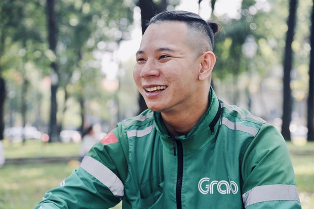 Chàng xe ôm chở miễn phí cụ già, trẻ em đi khám bệnh, cuối tháng còn góp tiền mua cơm tặng người vô gia cư khắp TP.HCM - Ảnh 7. Chàng xe ôm chở miễn phí cụ già, trẻ em đi khám bệnh, cuối tháng còn góp tiền mua cơm tặng người vô gia cư khắp TP.HCM - Ảnh 7.