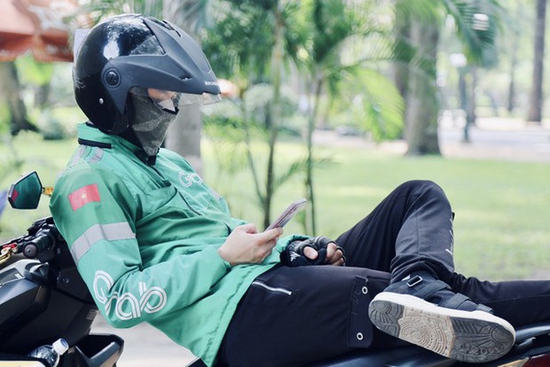 Chàng xe ôm chở miễn phí cụ già, trẻ em đi khám bệnh, cuối tháng còn góp tiền mua cơm tặng người vô gia cư khắp TP.HCM - Ảnh 5. Chàng xe ôm chở miễn phí cụ già, trẻ em đi khám bệnh, cuối tháng còn góp tiền mua cơm tặng người vô gia cư khắp TP.HCM - Ảnh 5.
