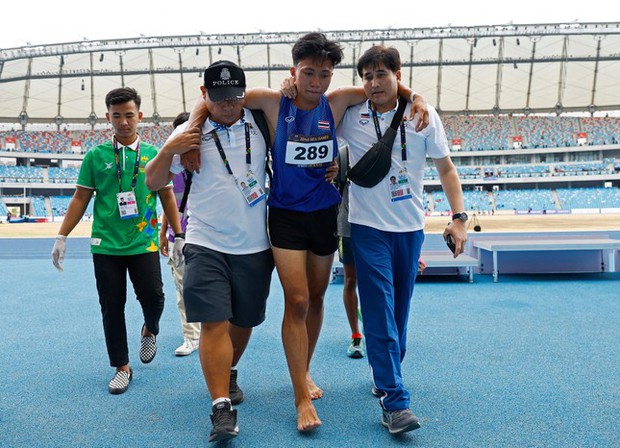 Thần đồng điền kinh Thái Lan chấn thương và rời SEA Games 32 sớm