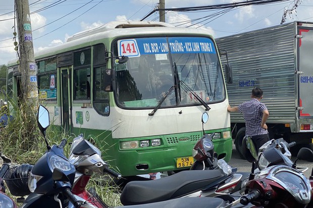 Tai nạn thương tâm ở Thủ Đức: Mẹ con thất thủ trước vũng nước đen tối