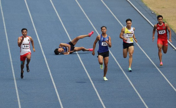 Thần đồng điền kinh Thái Lan chấn thương và rời SEA Games 32 sớm
