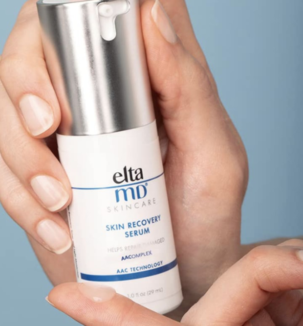 Serum phục hồi da yêu thích của Hailey Bieber: Hiệu quả đến độ BTV làm đẹp phải khuyên mẹ 57 tuổi dùng để chống già, cấp ẩm và trị mụn - Ảnh 2.