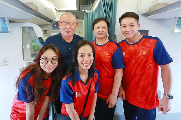 Ông Park lên đường sang Campuchia cổ vũ U22 Việt Nam trong trận đấu với U22 Thái Lan tại SEA Games 32
