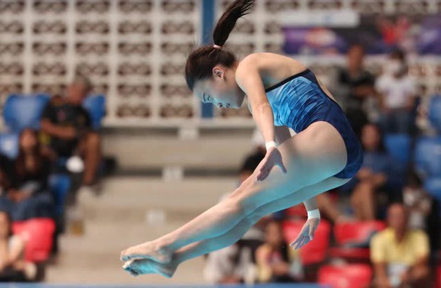 VĐV nhảy cầu SEA Games 32 gặp sự cố, nhận toàn điểm 1 với pha tiếp nước bằng bụng