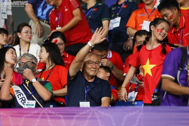 U22 Việt Nam hạ Thái Lan tại SEA Games 32: Park Hang Seo cảm ơn người hâm mộ!