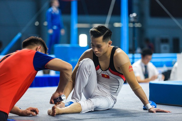 Chân sưng tấy chưa đủ để ngăn cản VĐV Việt giành HCV SEA Games 32