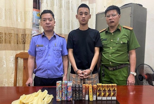 Triệt xóa hàng loạt đầu mối phân phối bóng cười, thuốc lá điện tử - Ảnh 1.