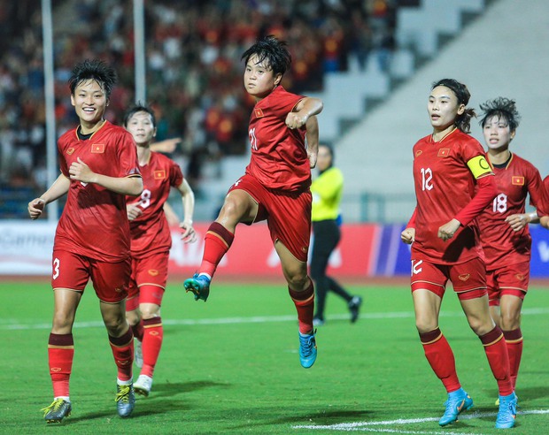 ĐT nữ Việt Nam hủy diệt chủ nhà Campuchia 4-0, vào chung kết SEA Games 32