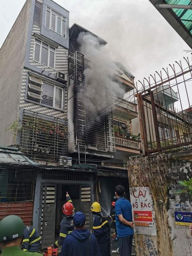 Hà Nội: Cháy lớn tại Hà Đông khiến 4 người tử vong, 1 người bị thương - Ảnh 1.