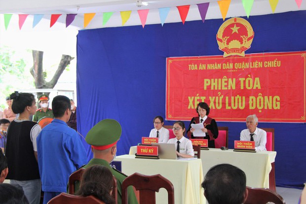 Cặp vợ chồng 'diễn xiếc' trên đèo Hải Vân: Tình tiết bất ngờ tại tòa