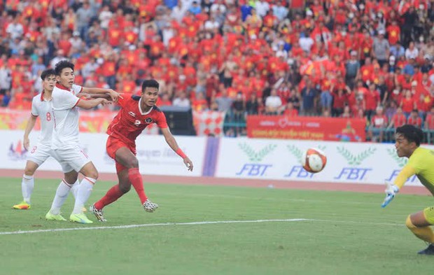 U22 Việt Nam vô địch SEA Games 32 nhờ bàn phản lưới của U22 Indonesia