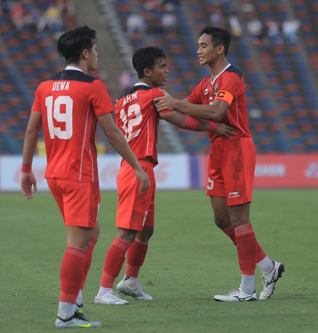 U22 Việt Nam vô địch SEA Games 32 nhờ bàn phản lưới của U22 Indonesia