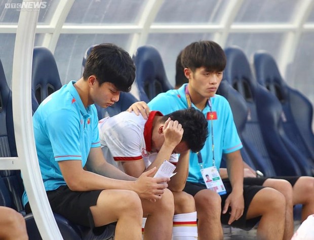 Fan U22 Việt Nam phản đối hàng thủ thảm họa: HLV Troussier phải chịu trách nhiệm