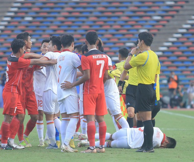 Văn Tùng lập công, U22 Việt Nam cầm hòa U22 Indonesia tại bán kết SEA Games 32