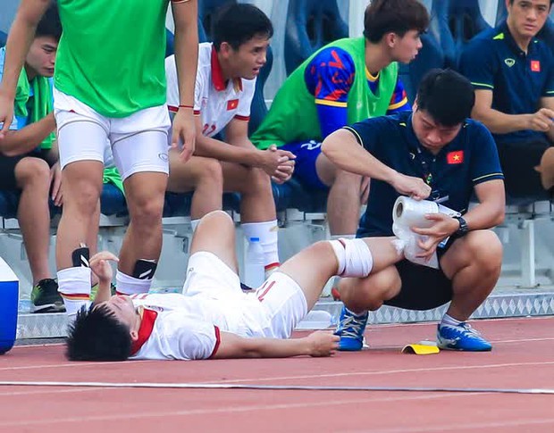 Thanh Nhàn đau đớn chứng kiến đồng đội thất bại, Lương Duy Cương cõng về vì chấn thương