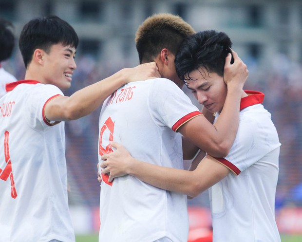 U22 Việt Nam vô địch SEA Games 32 nhờ bàn phản lưới của U22 Indonesia
