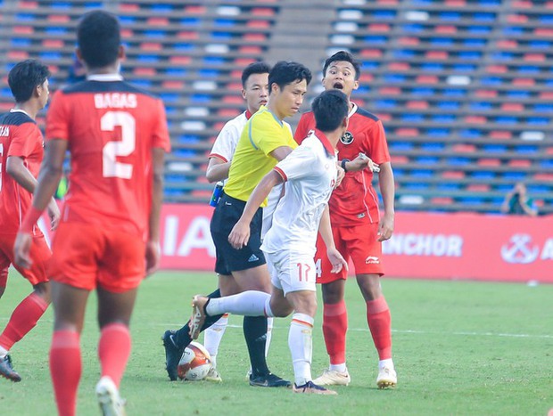 Văn Tùng lập công, U22 Việt Nam cầm hòa U22 Indonesia tại bán kết SEA Games 32