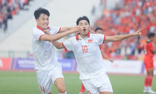U22 Việt Nam vô địch SEA Games 32 nhờ bàn phản lưới của U22 Indonesia