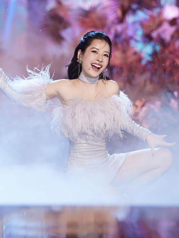 Chi Pu tự đăng ảnh dìm hàng vì ai cũng khen team See Tình toàn mỹ nhân - Ảnh 4. Chi Pu tự đăng ảnh dìm hàng vì ai cũng khen team See Tình toàn mỹ nhân - Ảnh 4.