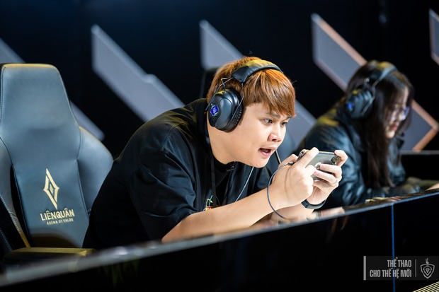 Duy Thẩm - Từ reviewer công nghệ đến game thủ Esports trên sân khấu Chung kết Liên Quân Mobile