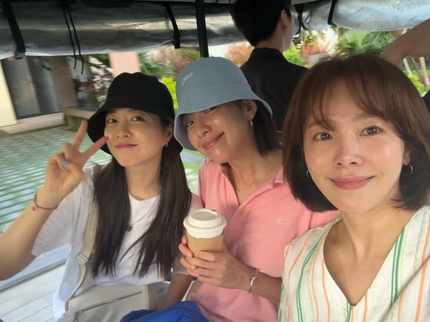 Khung hình gây sốt của Han Hyo Joo, Park Bo Young và Han Ji Min ở Đà Nẵng, 1 thiếu gia Kbiz bỗng bị réo gọi vì sự trùng hợp bất ngờ - Ảnh 2.