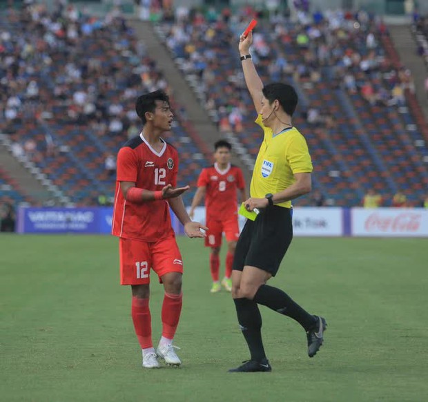 Pratama Arhan buồn vì nhận thẻ đỏ, U22 Indonesia vào chung kết SEA Games 32