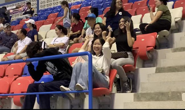 Nhạc 'See tình' của Hoàng Thuỳ Linh sôi động tại SEA Games 32